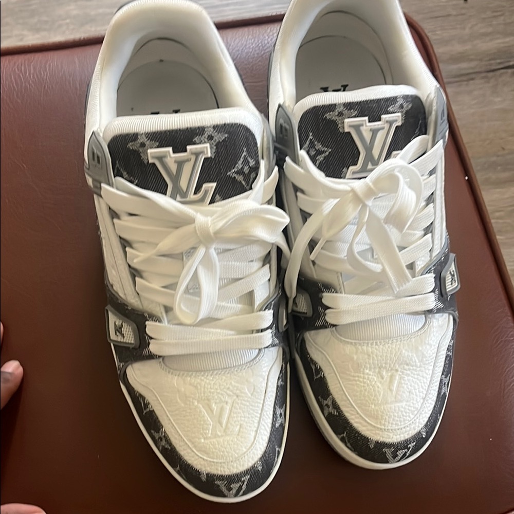 Louis Vuitton Monogram White and Black Sneakers We can discuss deals on this 👟